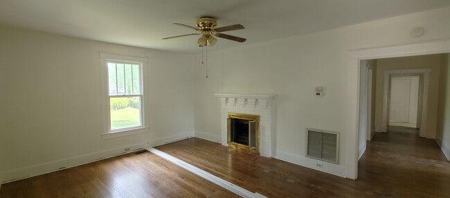 Building Photo - Affordable Downtown 3 Bedroom Rental
