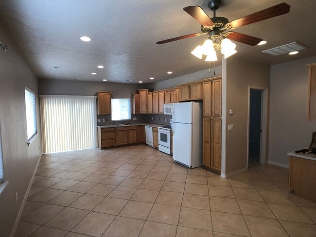 Building Photo - City of Grand Junction 2 Bedroom townhouse