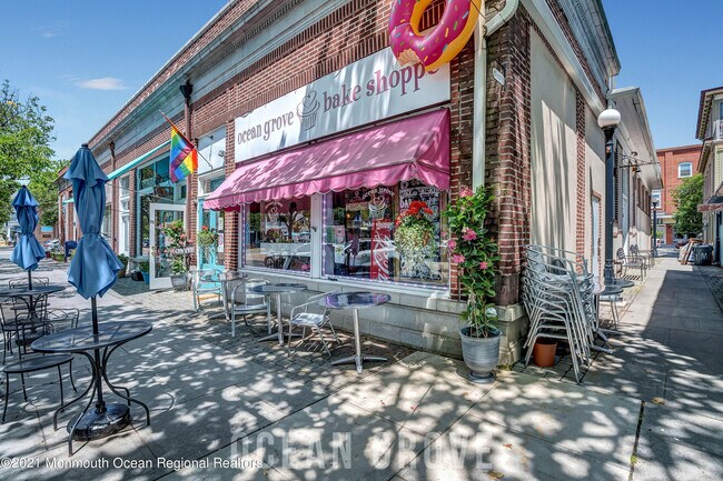 Building Photo - 180 Whitefield Ave