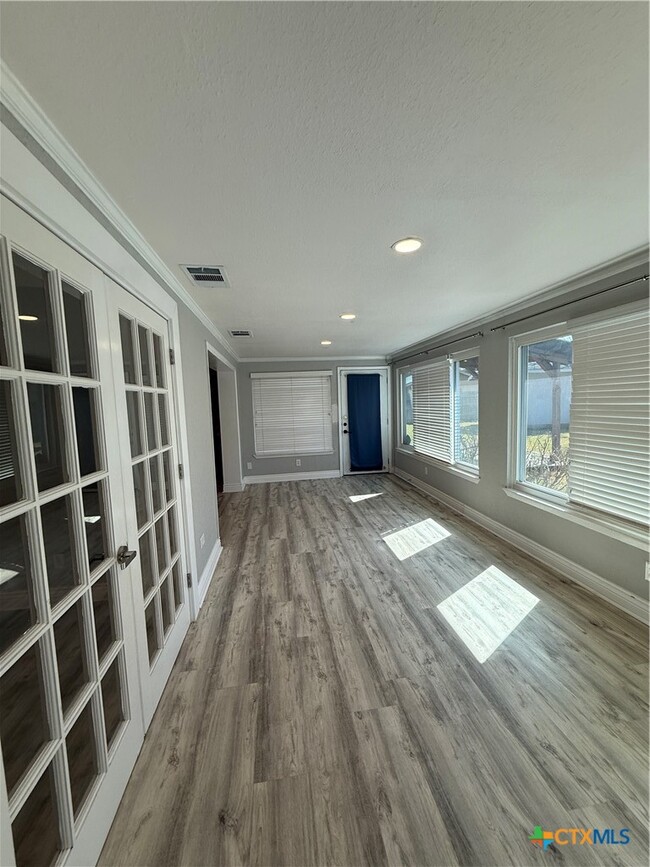 Building Photo - 1211 Clearwater Dr