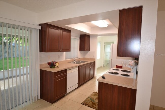 Building Photo - 2357 White Oak Cir