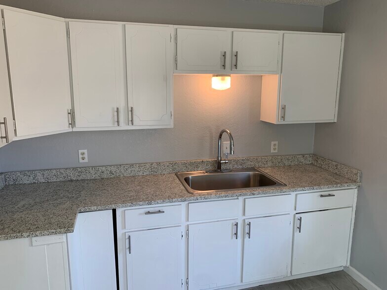 Building Photo - 1016 N Roosevelt Ave