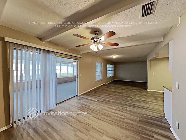 Building Photo - 132 Carriage Hill Dr