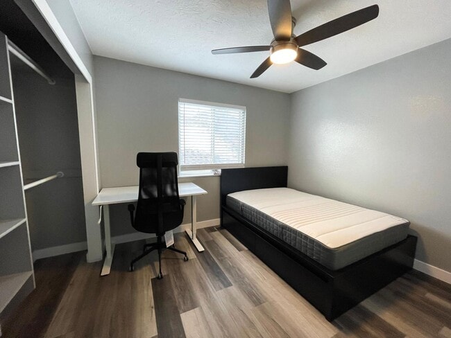 Building Photo - BACK-TO-SCHOOL SPECIAL!  Move in with just a $500 Security Deposit! Private Furnished Bedroom Acr...