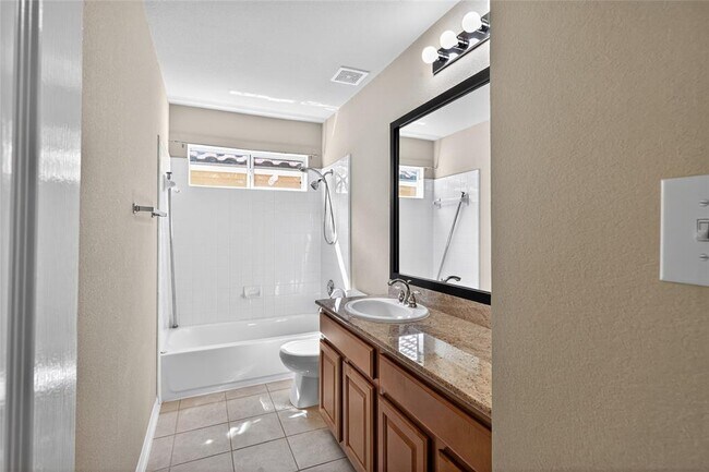 Building Photo - 15512 Interlachen Dr