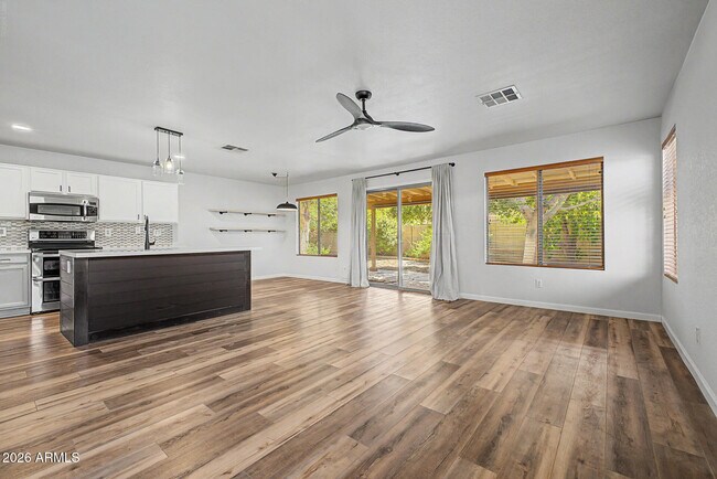 Building Photo - 16148 N 157th Dr
