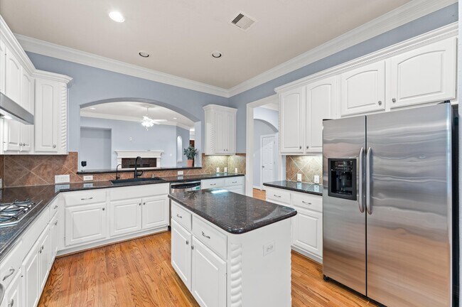 Building Photo - 10106 Holly Chase Dr