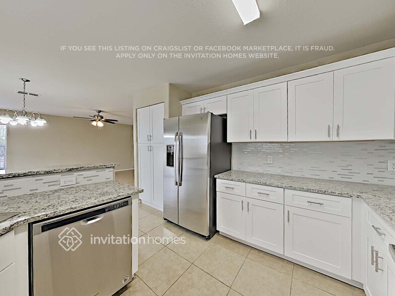 Building Photo - 11849 W Poinsettia Dr