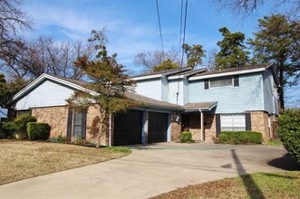 Building Photo - 313 Woodhaven Dr