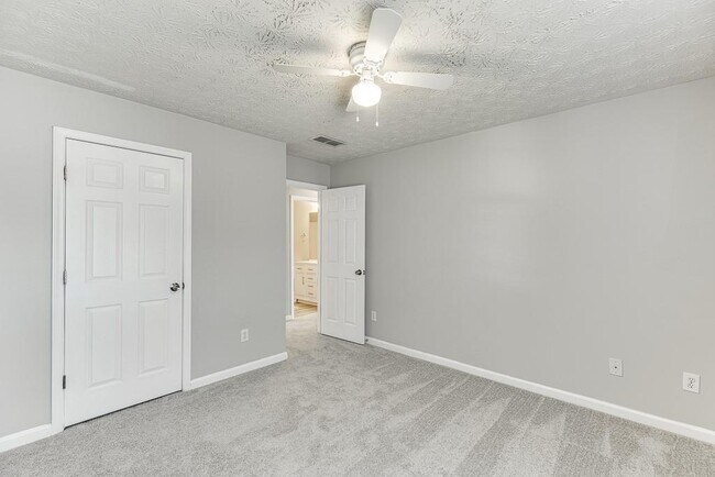 Building Photo - 678 Clairidge Elm Trail SW