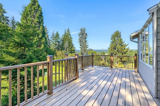 Building Photo - Well-Equipped 3 Bed 2 Bath Renton Home w/ 2-Car Attached Garage!