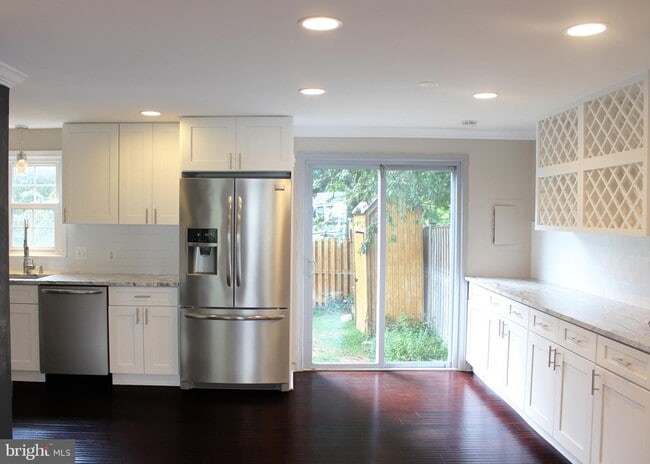 Building Photo - 2055 S Lincoln St