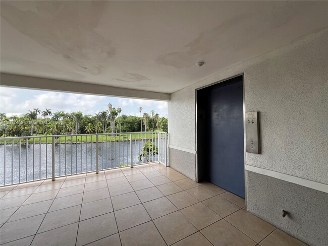 Building Photo - 1740 NW N River Dr