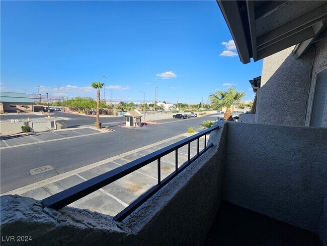 Building Photo - 3749 Carlyle Dr