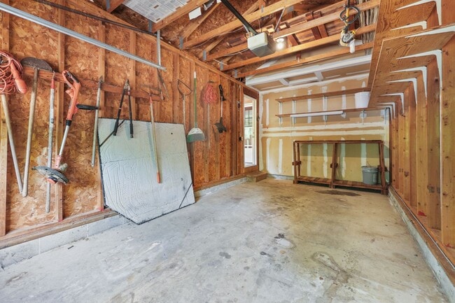 Building Photo - MOVE IN READY! Tumwater rambler 2 beds plus den 1.5 baths. No Pets.