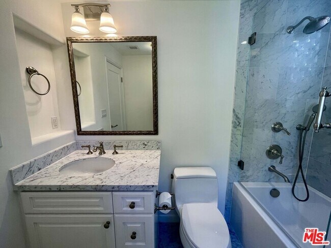 Building Photo - 610 N Arden Dr