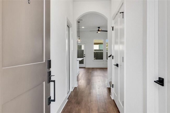 Building Photo - 8589 Meridy Lp