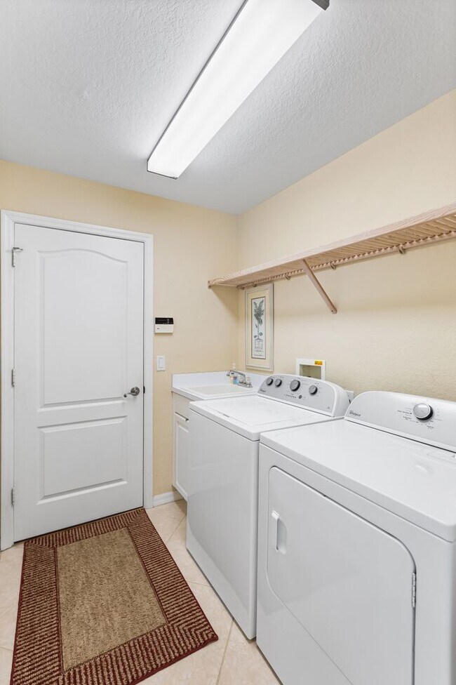 Building Photo - ** BRIARWOOD ** 3 BED / 2 BATH - POOL HOME - TURNKEY FURNISHED - SEASONAL OR SHORT TERM