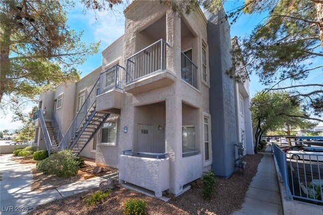 Building Photo - 2201 Ramsgate Dr