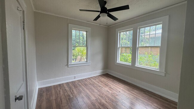 Building Photo - Single Family Home - Three Bedroom Under R...