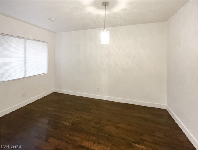 Building Photo - 3749 Carlyle Dr