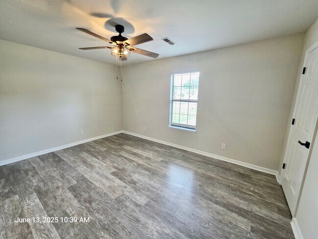 Building Photo - Charming 3 bedroom on a huge lot - Boulder...