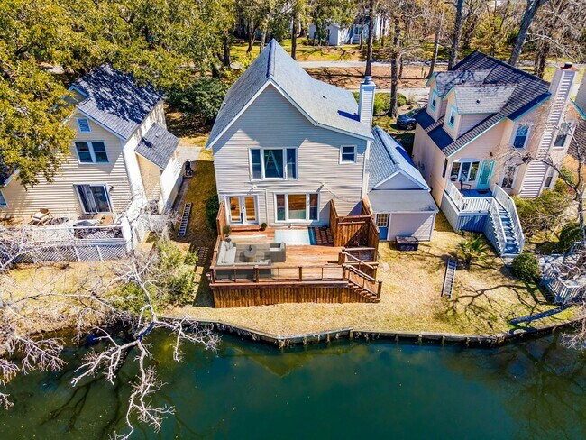 Building Photo - 777 Lake Frances Dr