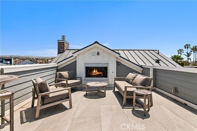 Building Photo - 211 Topaz Ave