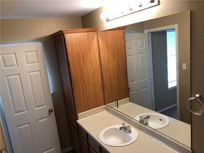 Building Photo - 8102 Willet Trail