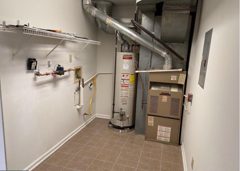 Building Photo - 321 Steeplechase Ct