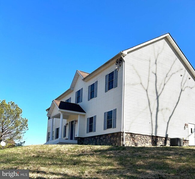 Building Photo - 8777 Sandy Beach Ln