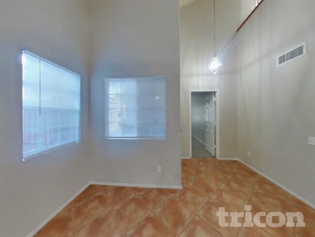 Building Photo - 6642 E Northridge St