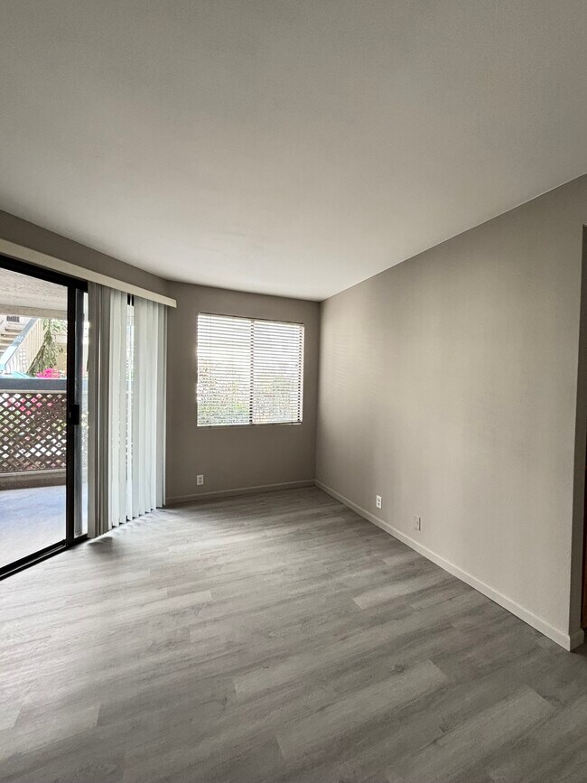 Building Photo - 2232 River Run Dr