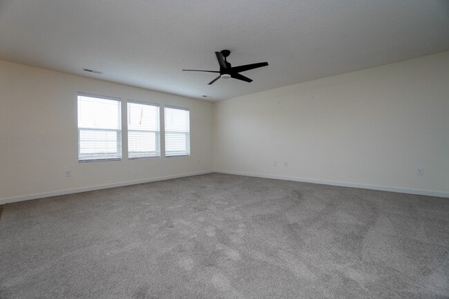 Building Photo - 1512 W Cub River Dr