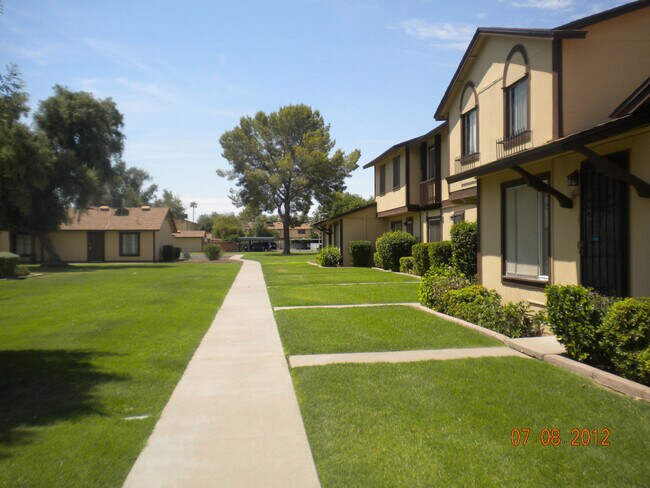 Building Photo - 3 Bed 2 Ba Condo