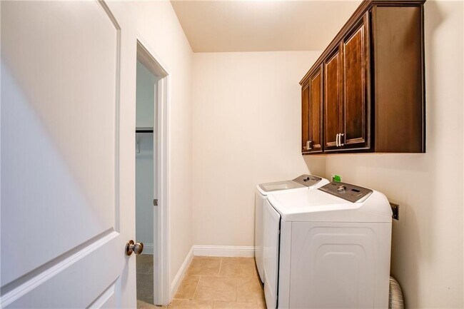 Building Photo - 3409 De Torres Cir