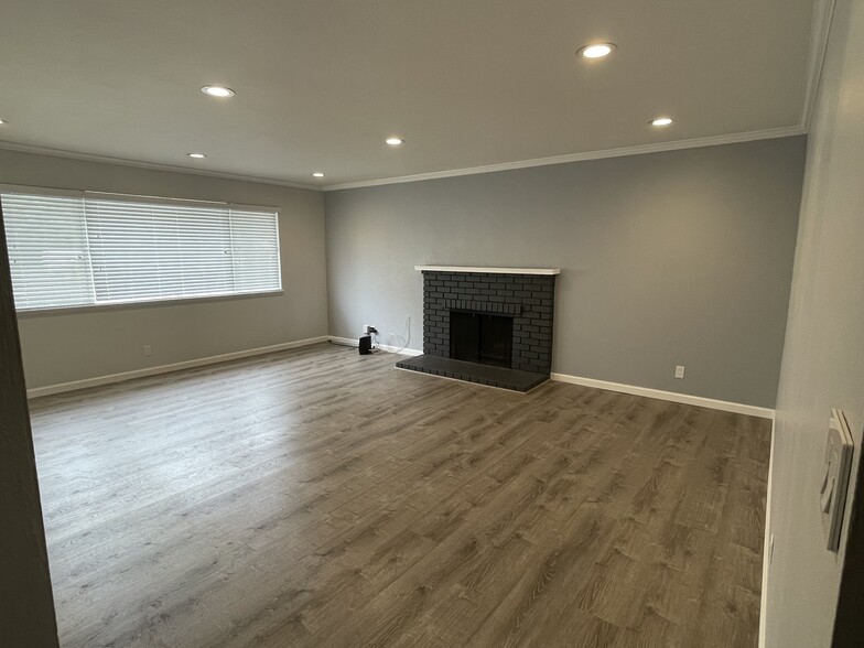 Living Room - 6147 Seminary Ave
