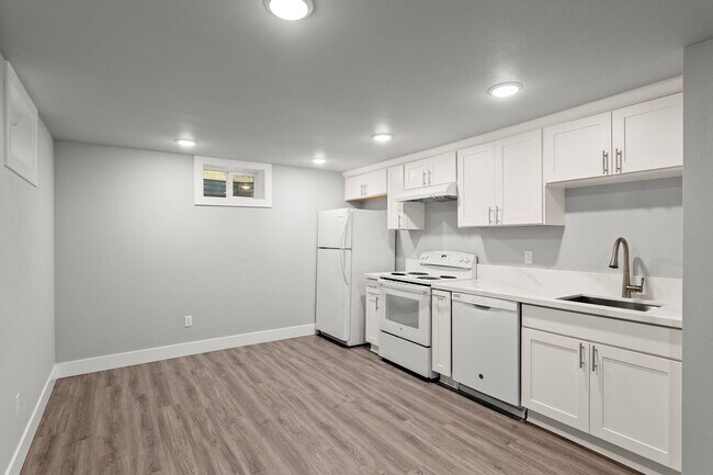 Building Photo - 5535 SE 57th Ave