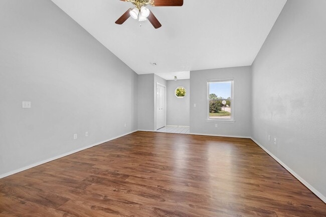 Building Photo - Great Location - 3/2 close to Downtown Bentonville!