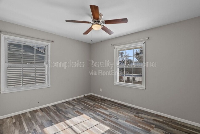 Building Photo - 409 Caithness Rd