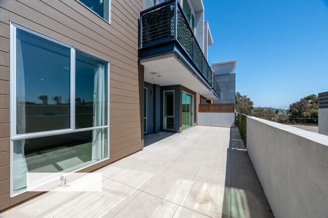 Building Photo - Quiet, Modern 2-Bed Home with Private Pati...