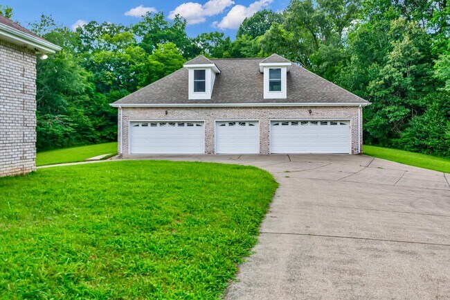 Building Photo - 1400 Slayden Wood Rd