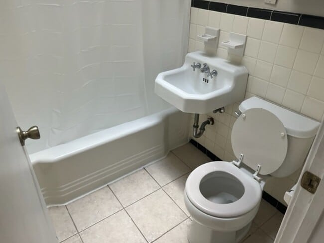 Building Photo - $1,300 harrisburg 3 bedroom house for rent