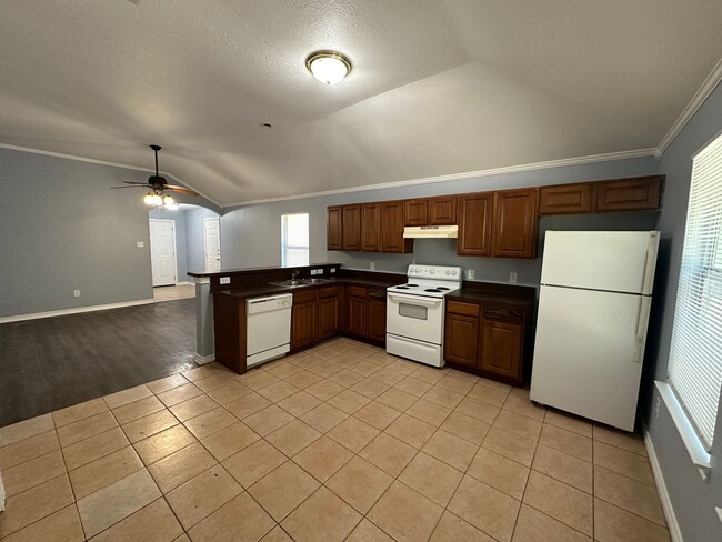 Building Photo - Spacious 4-Bedroom, 2-Bathroom Home for Re...