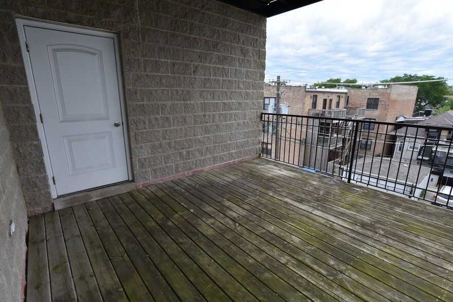 Building Photo - 5140 N Clark St