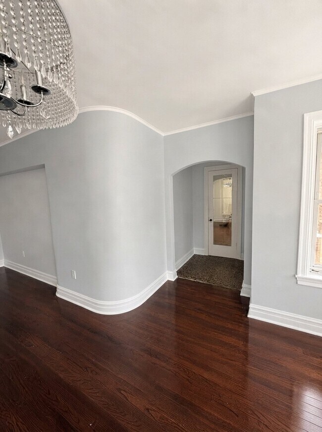 Building Photo - 4718 W Wrightwood Ave