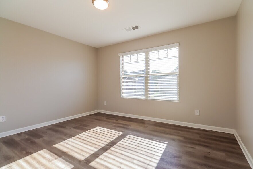 Building Photo - 1075 Lear Dr