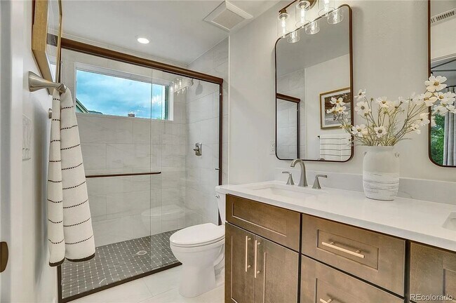 Building Photo - Luxury 2Bd/2Ba Corner Condo in Louisville