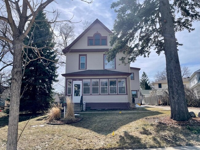 Building Photo - 1921 W Laurel Ave