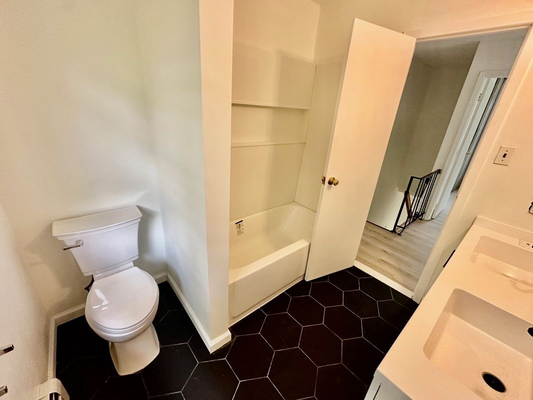 Building Photo - 12 Dundalk Rd